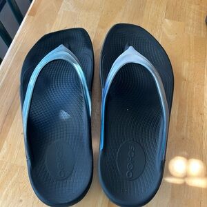 Black and Silver OOFOS Sandals